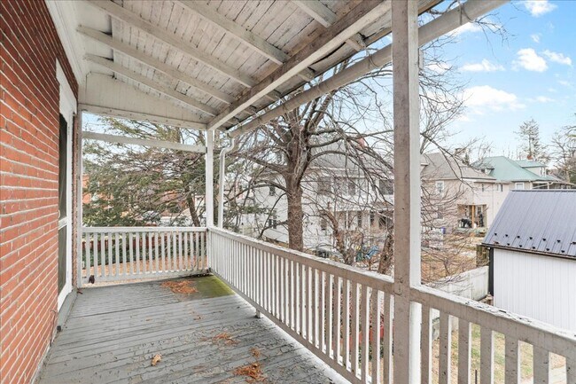 Building Photo - 1052 Edgar Ave