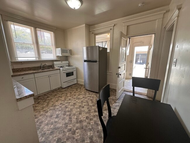 Building Photo - 1332 E 400 S