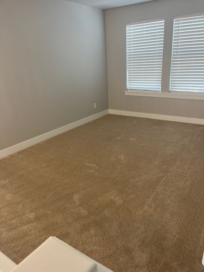 Building Photo - Three Bed, Two and Half Bath Home in Eagle...