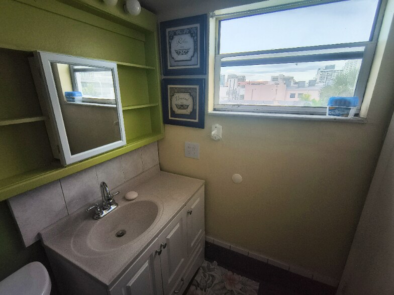 Building Photo - 1418 Collins Ave