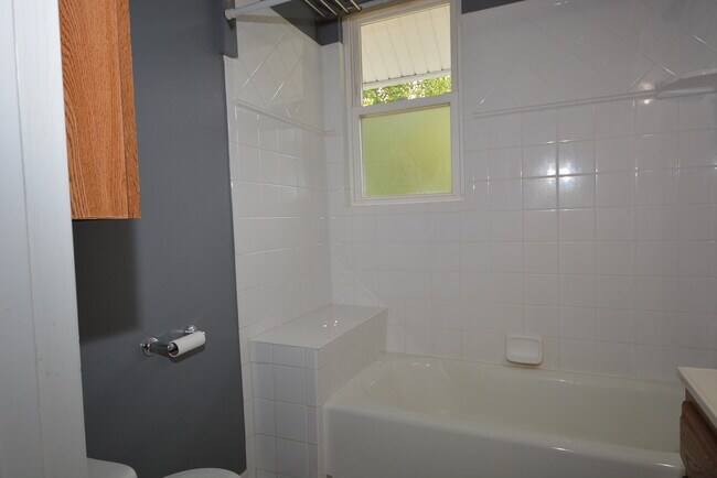 Building Photo - 2837 Hyde Park Plz