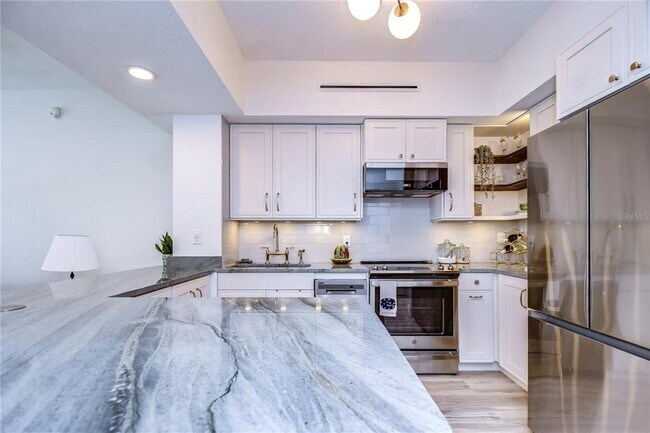 Building Photo - 2410 W Azeele St