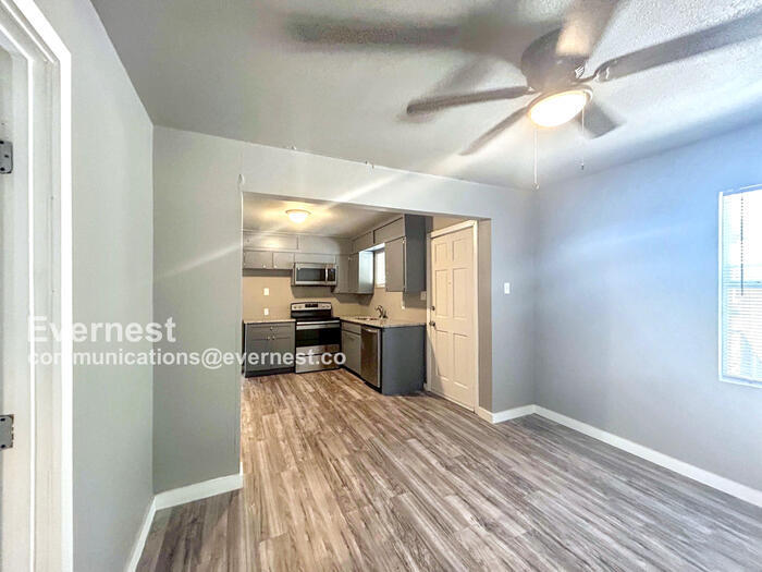 Building Photo - 1607 El Paso St