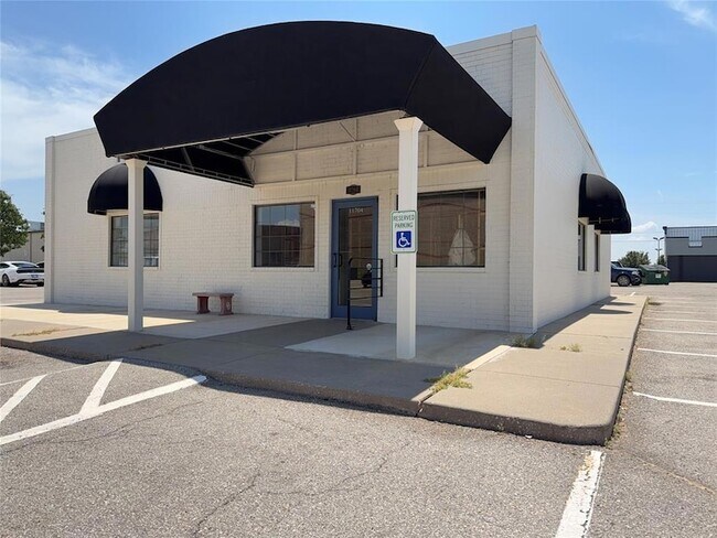 Building Photo - 11704 S Western Ave