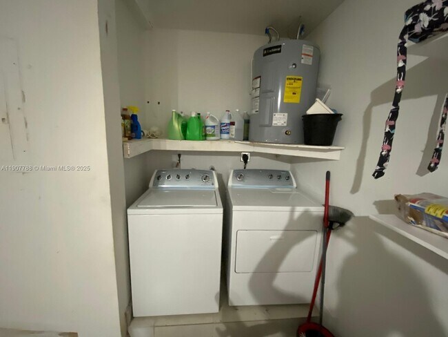 Building Photo - 10934 SW 146th Ave