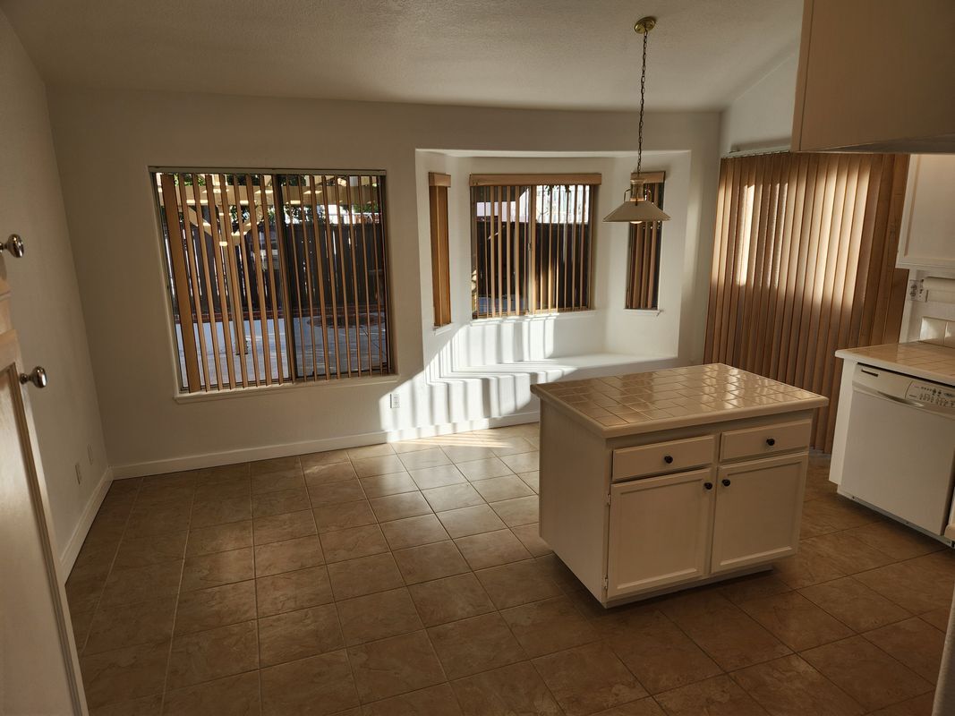 Building Photo - 2125 Tehachapi Dr