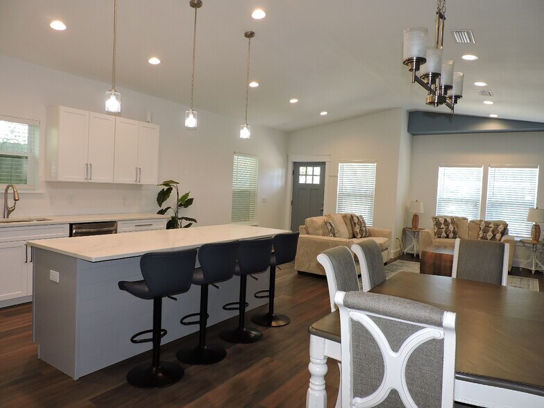 Building Photo - 12610 Erin Lea Ln