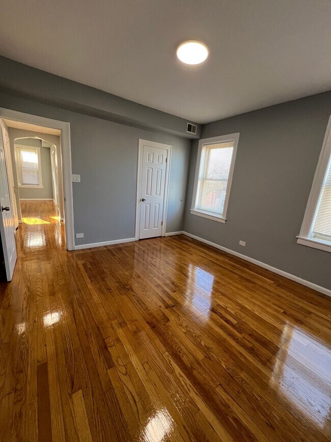 Building Photo - 7152 S East End Ave