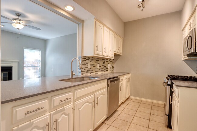 Building Photo - 317 Benjamin St