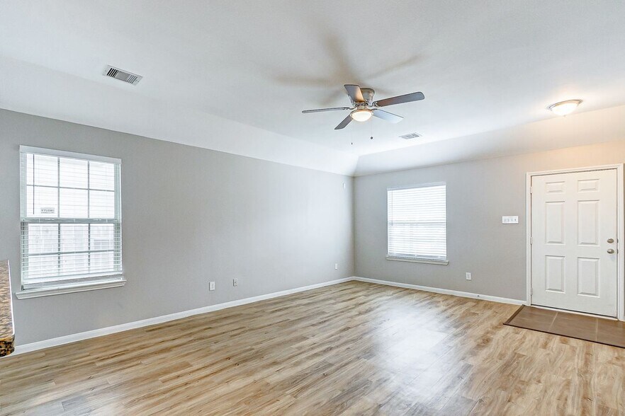 Building Photo - 12943 Pecan Shores Dr