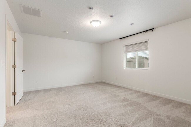 Building Photo - Convenient and Charming Heber City Town Ho...