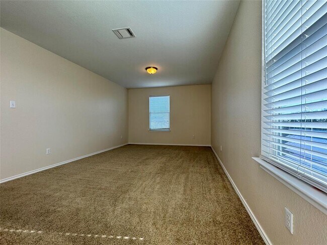 Building Photo - 291 Gina Dr