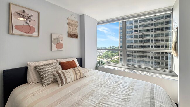 Building Photo - 3550 N Lake Shore Dr