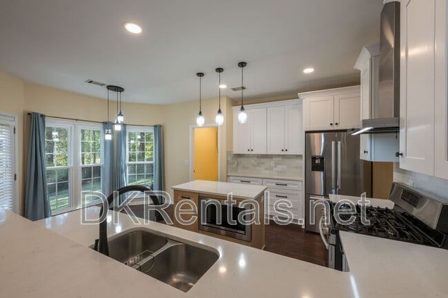 Building Photo - 2433 Gablewood Dr NE