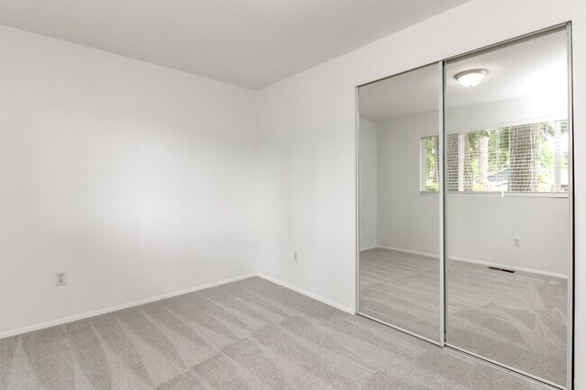 Building Photo - Four Bedroom House Near Camelot Park
