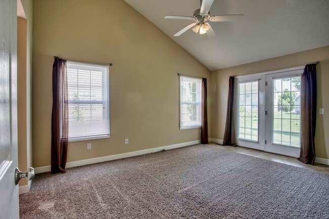 Building Photo - Beautiful Prairie Fields Townhouse — 3 Bed / 2.5 Bath + Loft