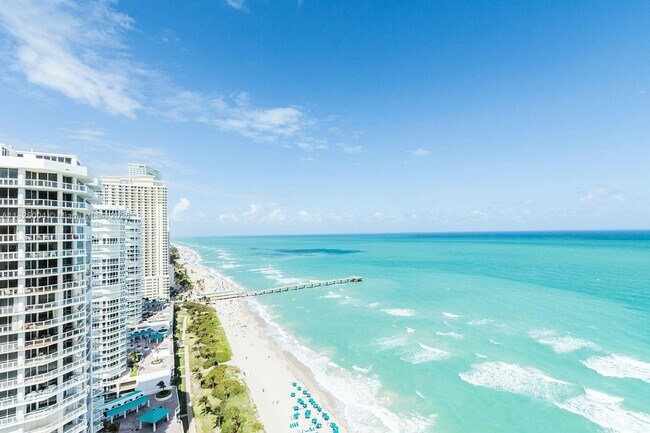 Building Photo - 16275 Collins Ave
