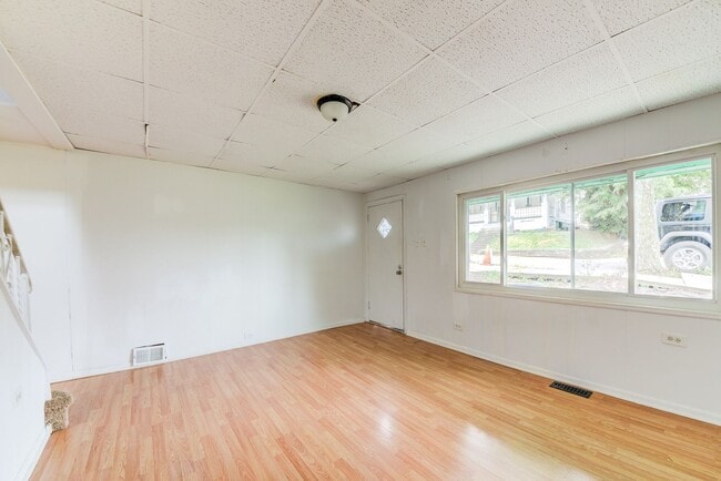 Building Photo - Available August 2026 - Renovated 2 Bedroom Home in Duquesne Heights!