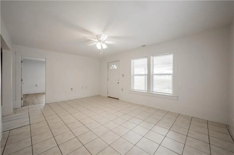 Building Photo - 129 W Main St