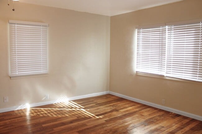 Building Photo - 278 W Ave L