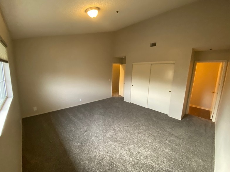 Master Bedroom - 1033 Southwood Dr