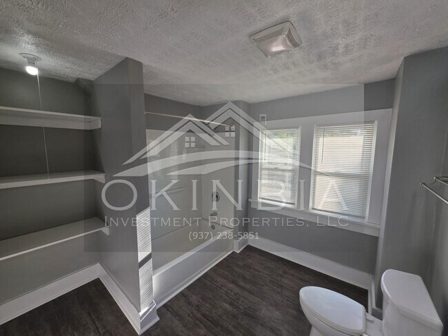 Building Photo - 1815 Catalpa Dr.