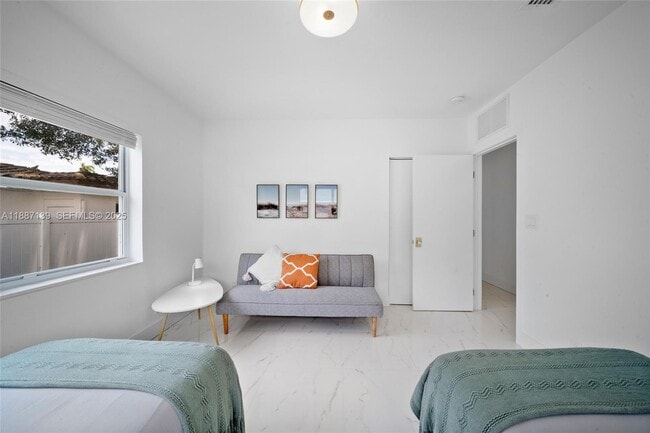 Building Photo - 1625 Hollywood Blvd