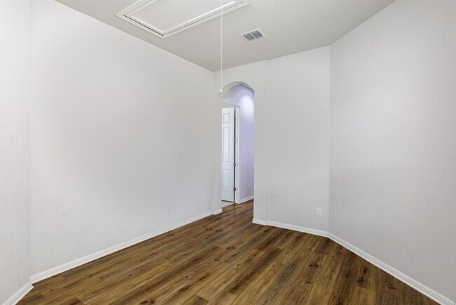 Building Photo - 1913 Equine Rd