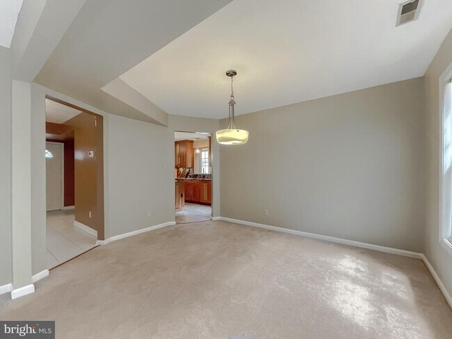 Building Photo - 48170 Livonia Cir