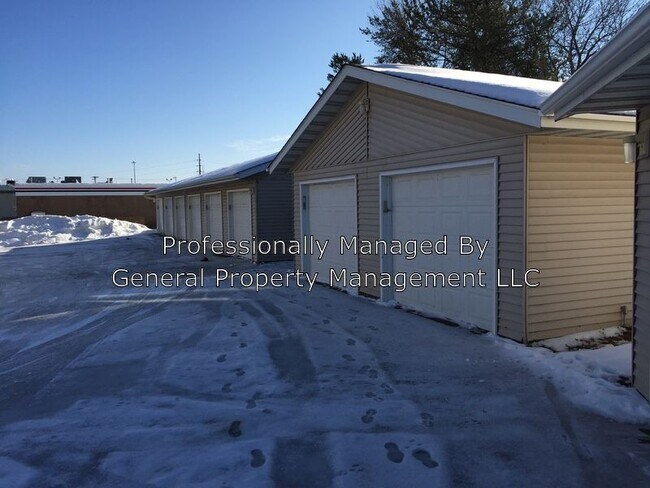 Building Photo - 2305 Martin St Apt 12 2305 Martin Street 12