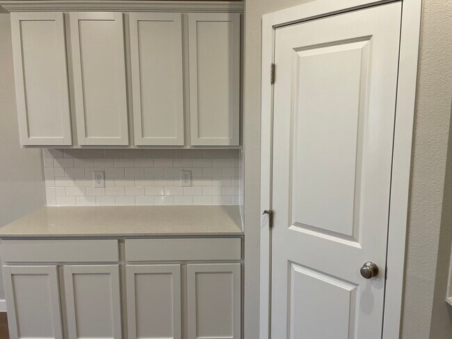 Building Photo - London Home