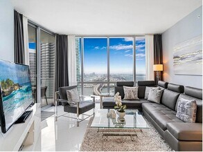 Building Photo - 851 NE 1st Ave