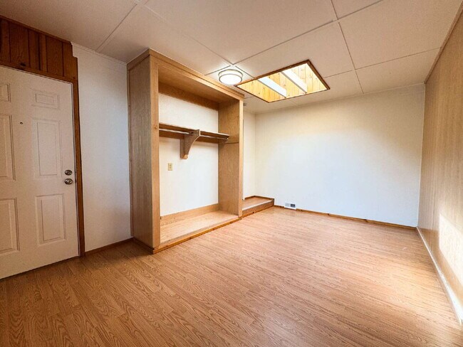 Building Photo - Freshly Updated 4-Bed Retreat Centrally Located in Bellingham