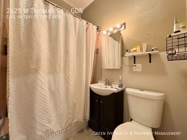 Building Photo - 2425 W Thomas St