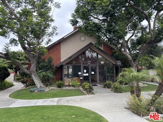 Building Photo - 5215 Sepulveda Blvd