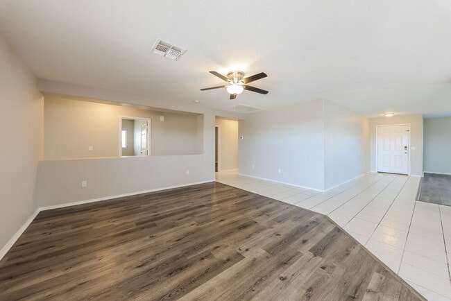 Building Photo - 8211 W Mission Ln