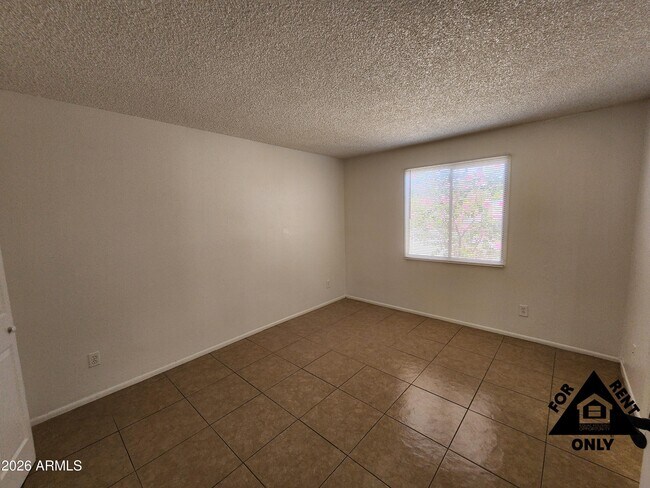 Building Photo - 3120 N 67th Ln