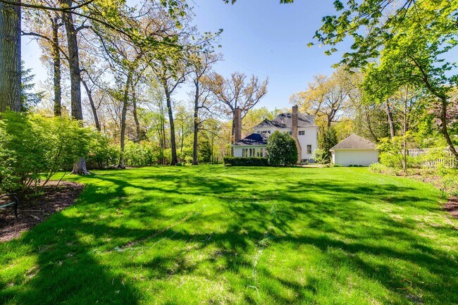 Building Photo - 544 Ravine Ave
