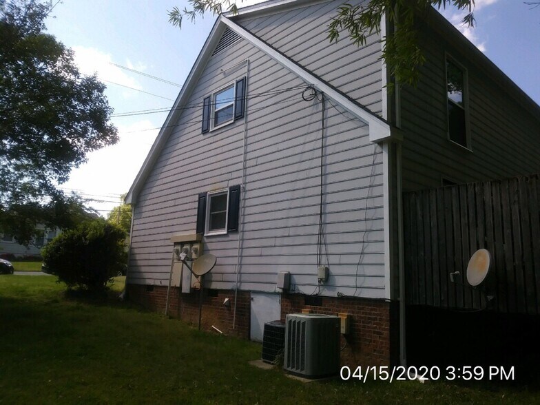 Building Photo - 204 S Saint John St