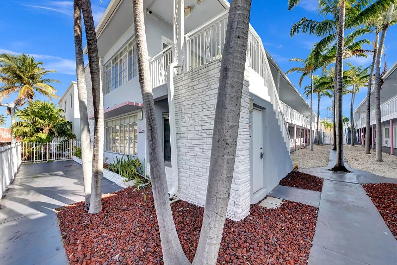 Building Photo - 7445 Harding Ave
