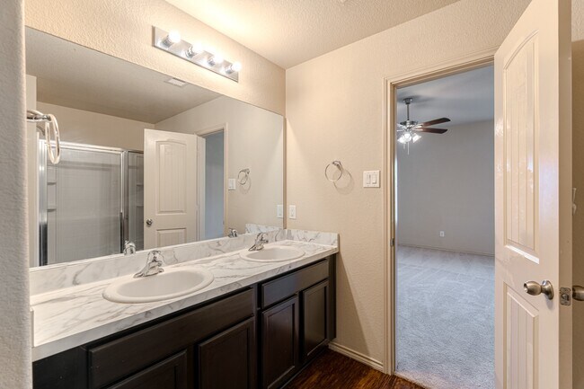 Building Photo - 2007 Naplechase Crest Dr