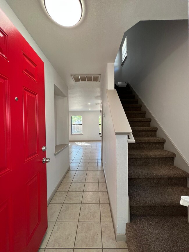 Building Photo - 9708 Sugar Hill Dr