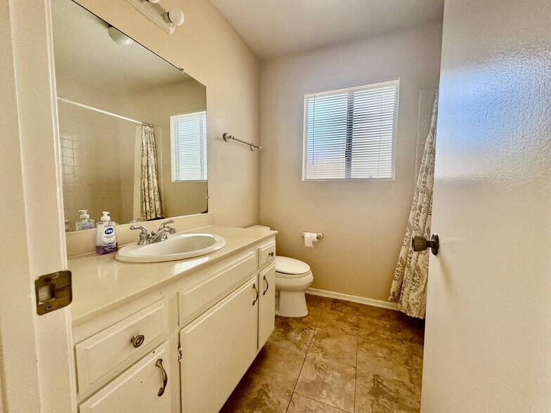 Building Photo - 793 Tioga Pl