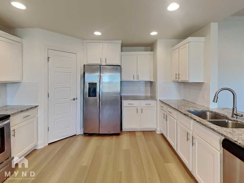 Building Photo - 5904 SW Teppee Ave