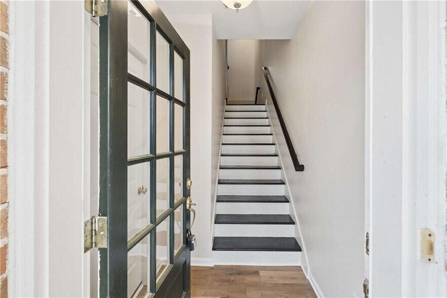 Building Photo - 610 Vinings Estates Dr SE