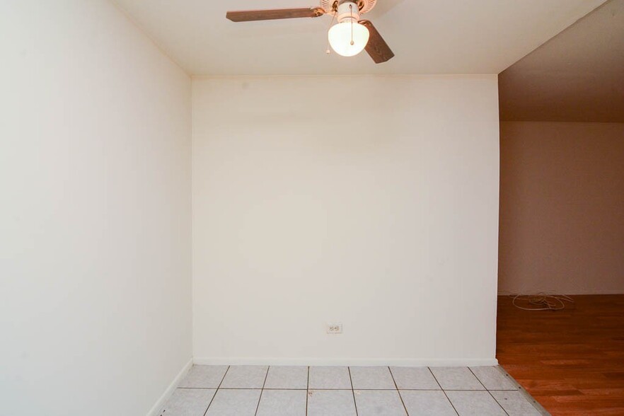 Building Photo - 3825 N Pine Grove Ave