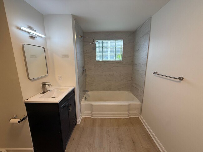 Building Photo - Updated Home - West Mifflin