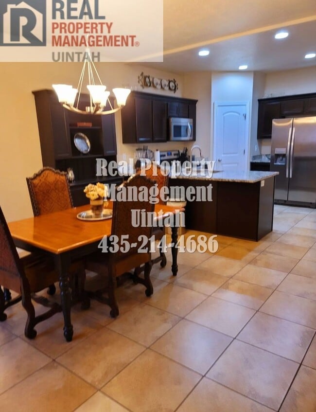 Building Photo - Beautiful 3 bed 2.5 bath Split Mountain Condo.