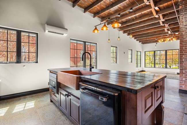 Building Photo - Thiel on 9th