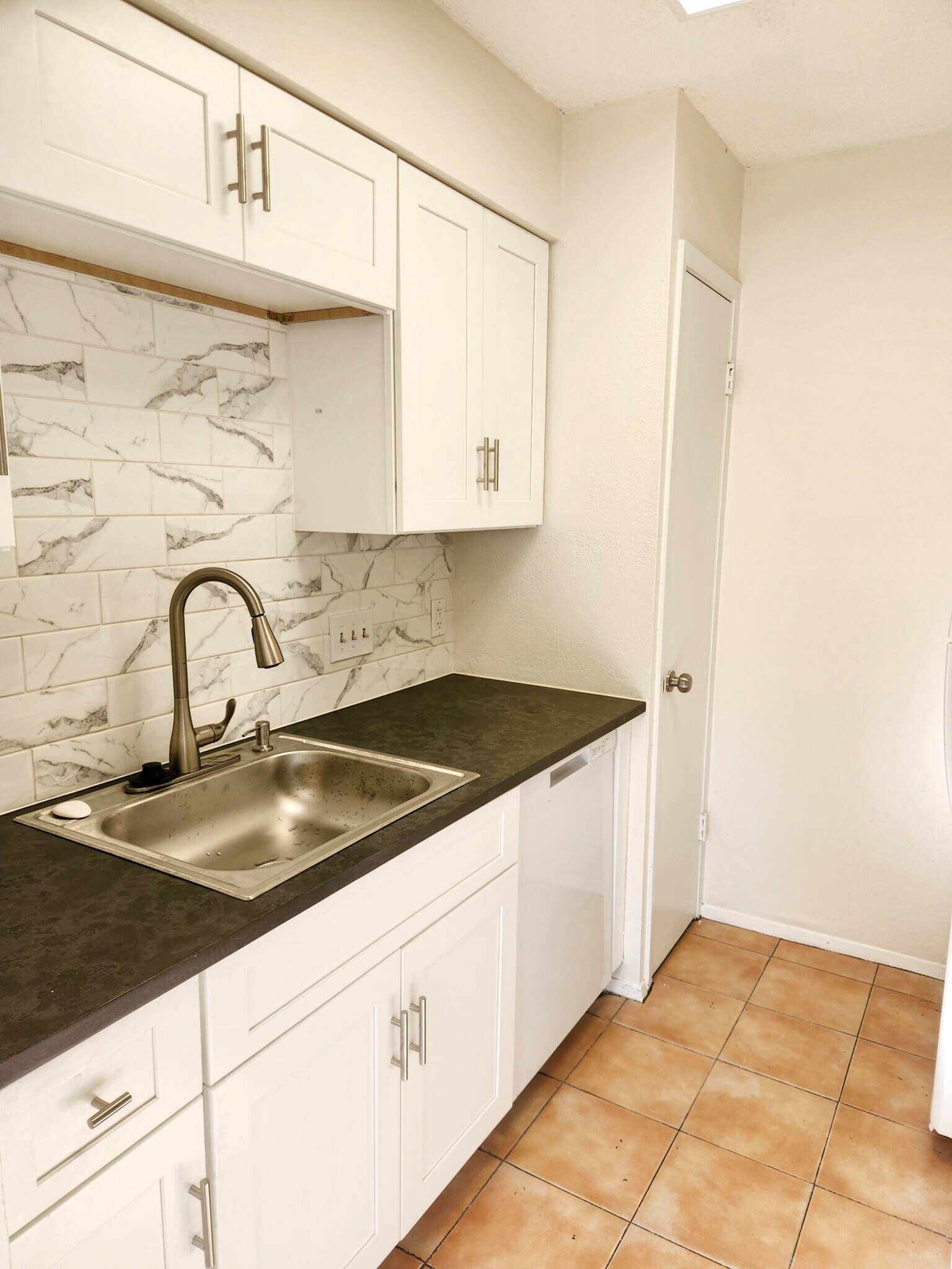 Building Photo - 111 Meteor Dr